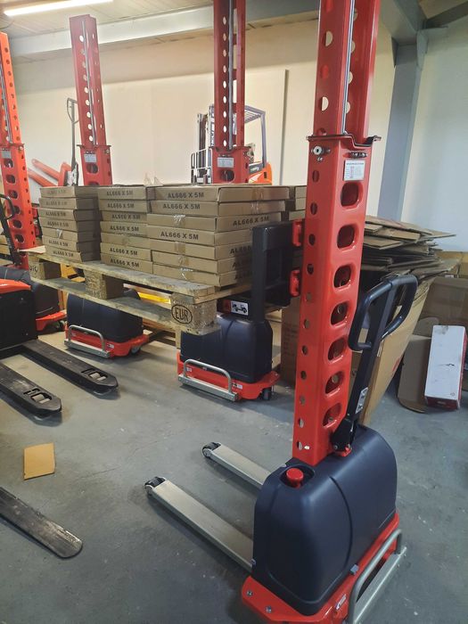 Самоповдигащ/самотоварещ се стакер