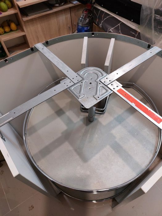 Carusel bucatarie rotativ  de colt