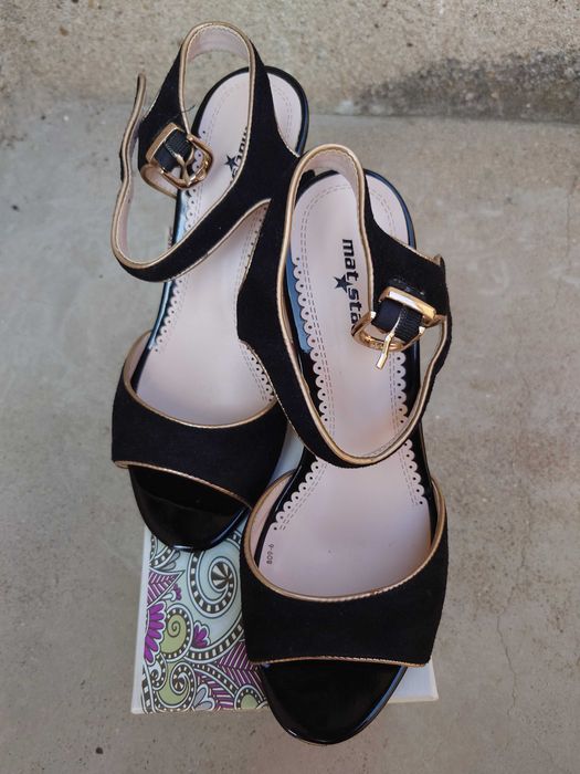 Елегантни сандали с висок ток