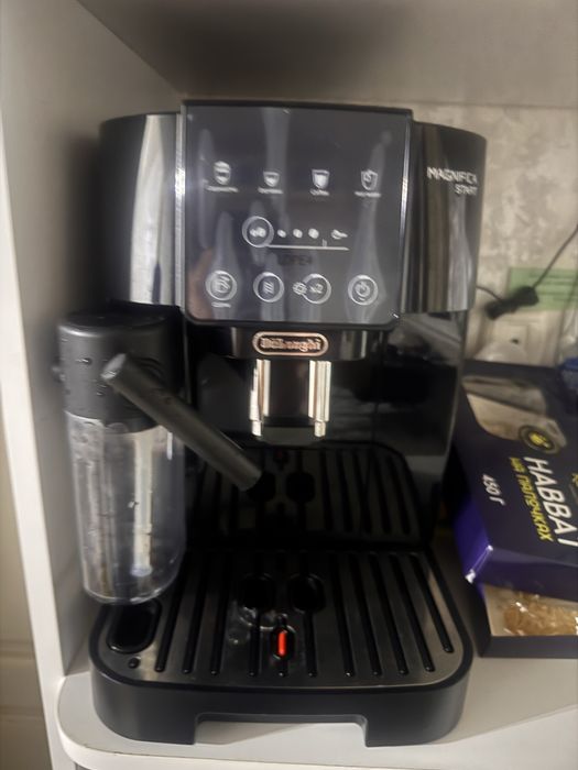Кофе машина Delonghi Magnifica Start