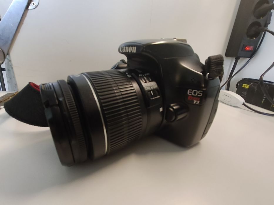 Продам фотоаппарат Canon ds126291 с опективом 18-55мм