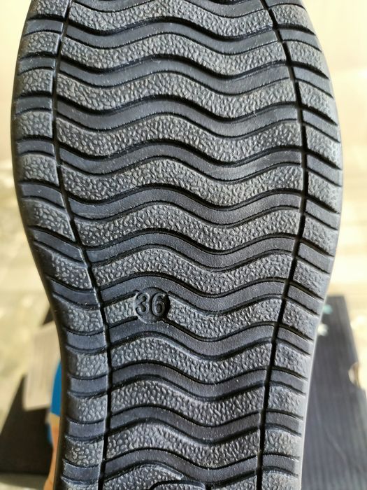 Продам полуботинки-кеды для мальчика