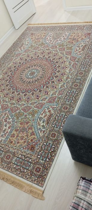 Продается ковёр 2*3