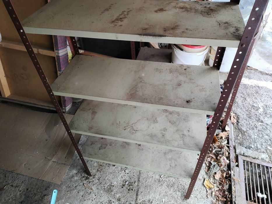 Метални рафтове