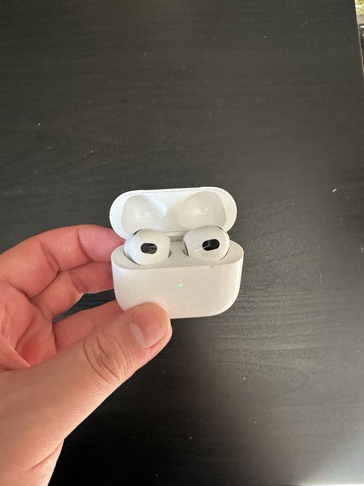 Продам Airpods 3