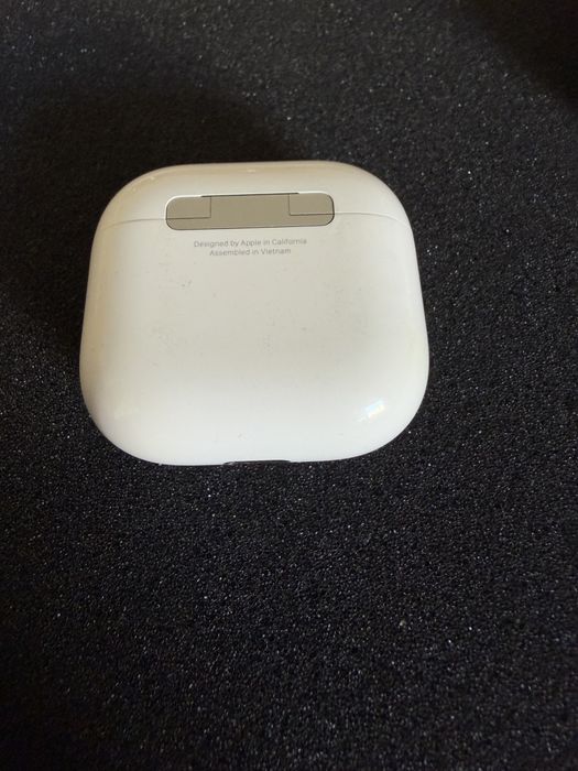 Airpods 4 без шумодава кейс оригинал