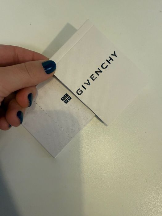 Givenchy  нови оригинални