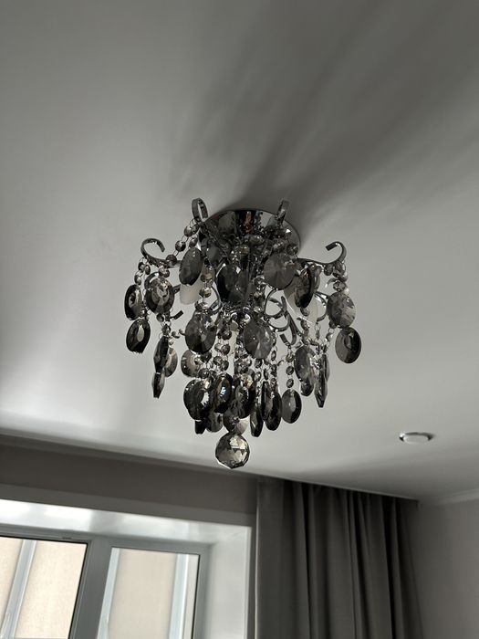 Люстры для зала и спальни