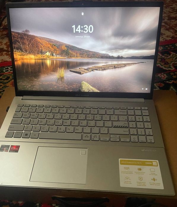 Notebook sotiladi srochna