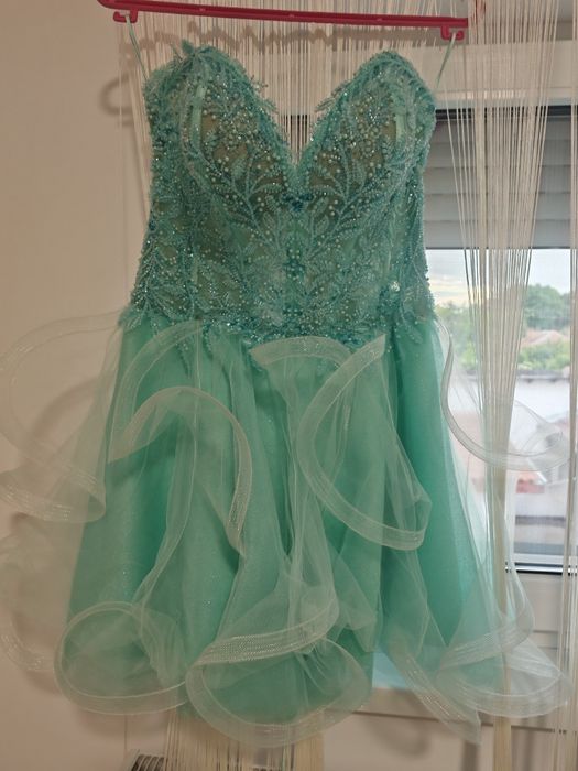 Бална къса бутикова рокля .