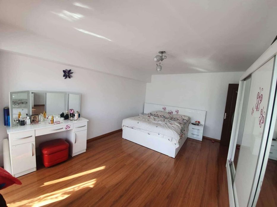 Vand apartament 4 camere