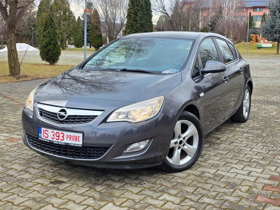 Opel Astra J 2011 1.7 CDTI 110 CP euro 5 / GARANTIE / RATE / LIVRARE