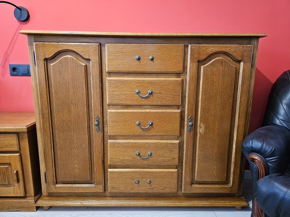 Comodă din lemn masiv