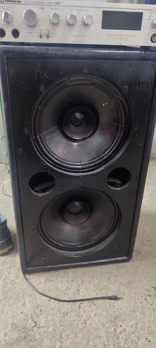 Калонка сотилади. 4 динамиги бор 100 ваттдан. Ишлаши яхши.