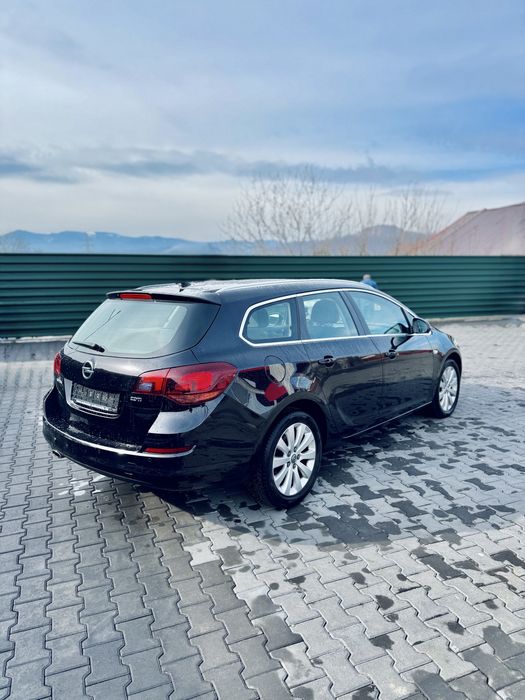 Opel Astra J 2011