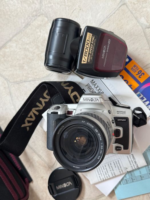 Aparat foto Minolta Dynax 505 film 35mm si super obiectiv 28-80mm+bliț minolta 5400HS