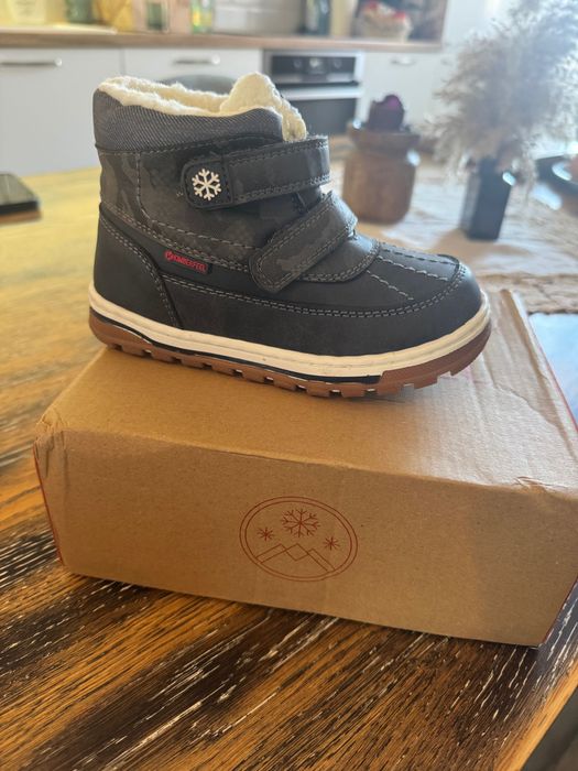 Нови детски обувки