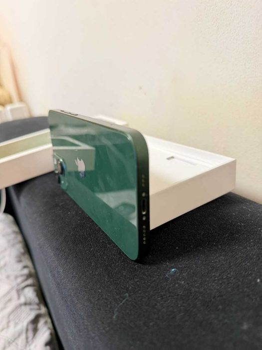 Iphone 13 - изключително запазен