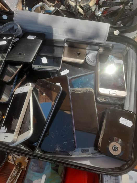 Lot de telefoane, tablete ,baterii externe, casti etc peste 100 de buc.toate la 4500 lei.