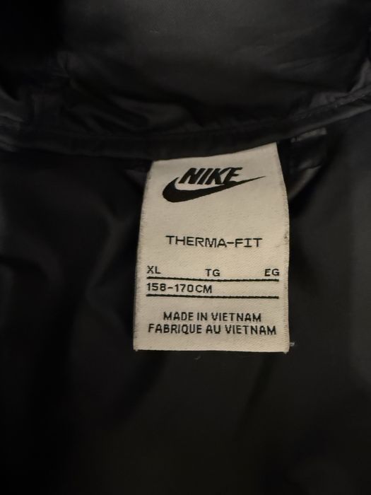Vând geacă Nike Therma-Fit(158-170 cm), în stare perfectă