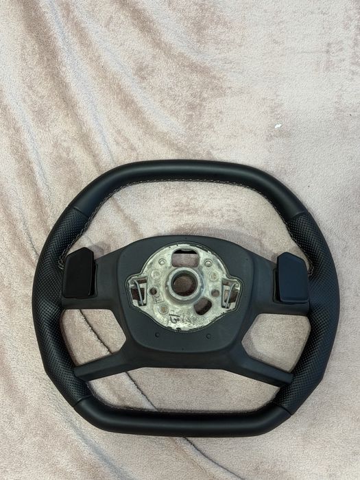 Volan tapitat cu piele perforata si cusatura gri Audi E-Tron , A7,A8,Q7 2020+
