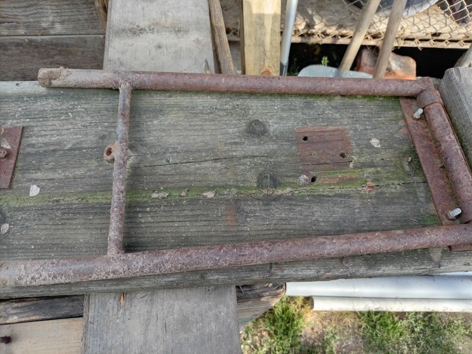 Vând picioare metalice pentru bănci de 2 metri sau 4 metri  20 lei bucata