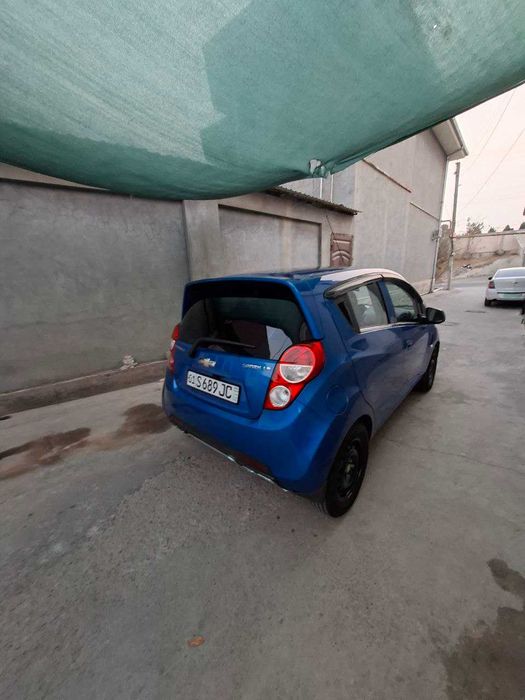 Продаётся Spark ( синий )