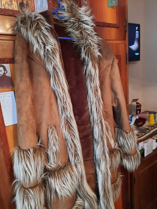 Vand haina/palton/cojoc superb de dama nou