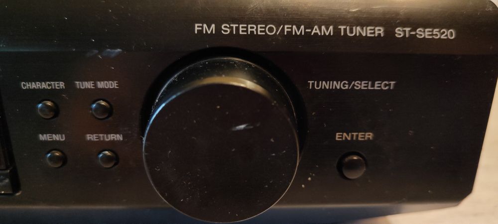 Vând boxe. și un Tuner Sony