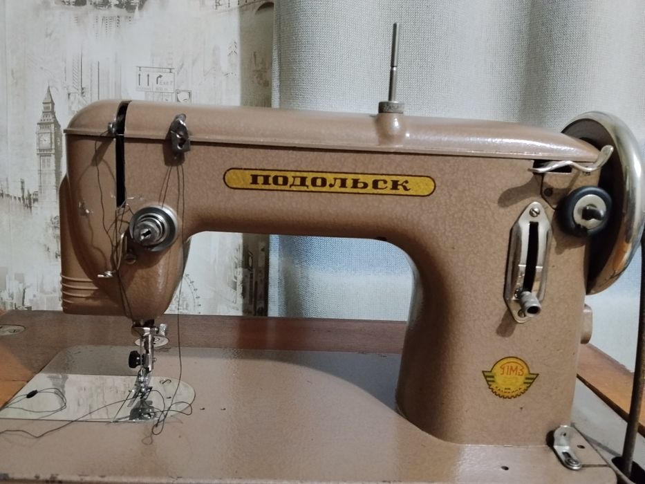 Продам швейную машинку
