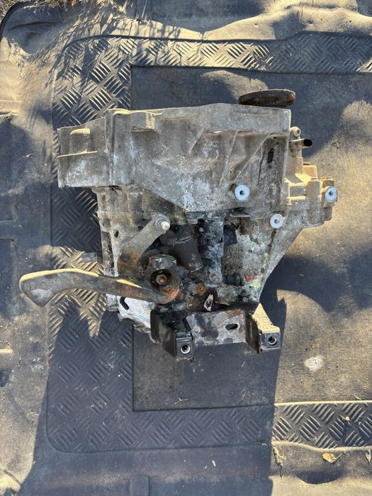 cutie JVS vw polo 9N  manuala 5trepte motor 1.2 benzina cod BZG