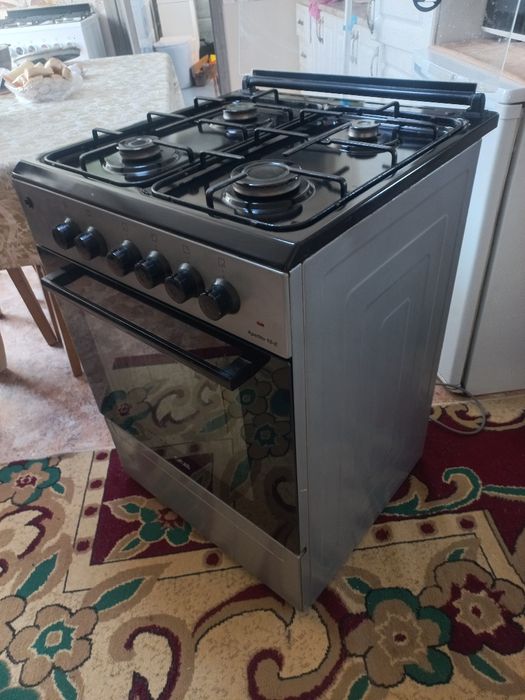 Продам газовую плиту