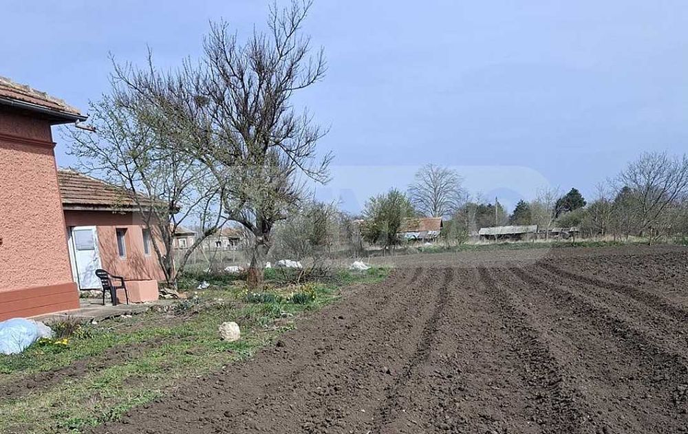 Реновирана едноетажна къща в село Чернооково