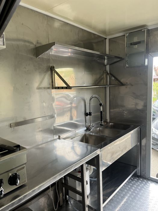 Rulota comerciala Fast Food / Food Truck de inchiriat