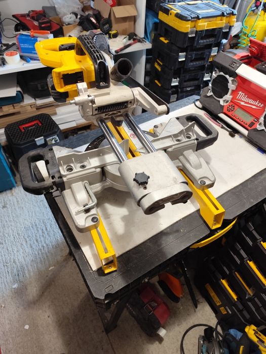 Акумулаторен настолен циркуляр пендула Девалт DeWALT DCS365 18V