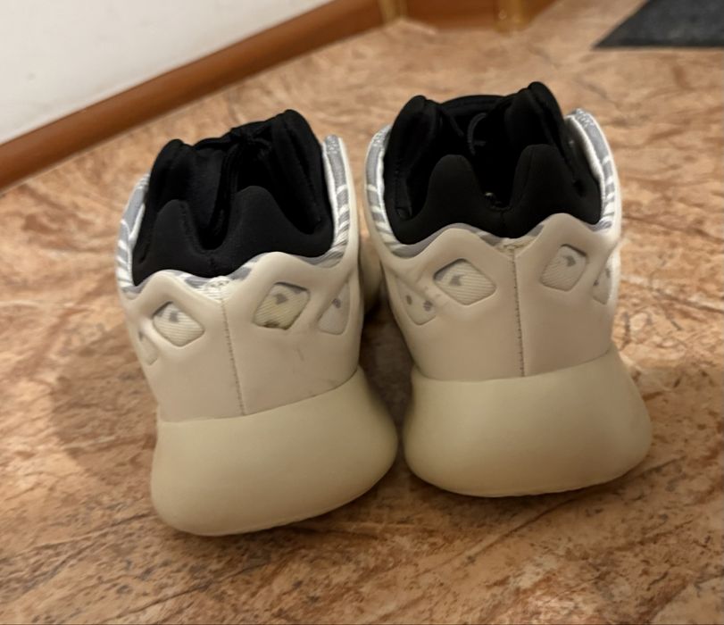 Кроссовки Yeezy 700 V3 | Новые | 35 размер