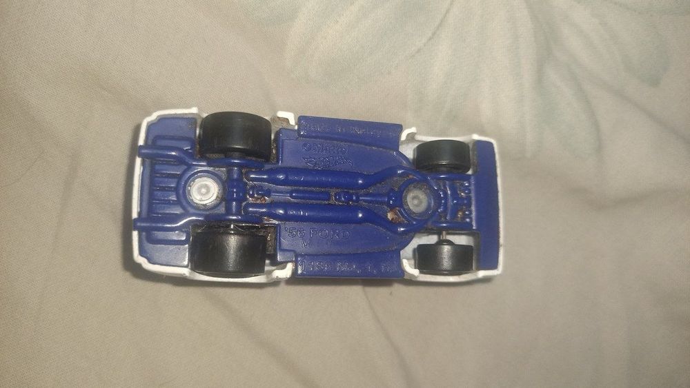 Продам 4 машинки hot wheels