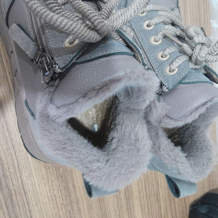 Продам кроссовки