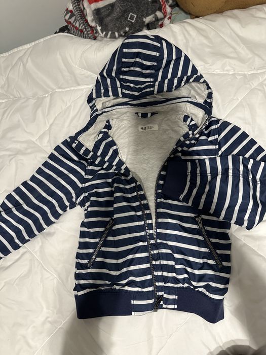Jacheta de ploaie H&M varsta 7-8 ani