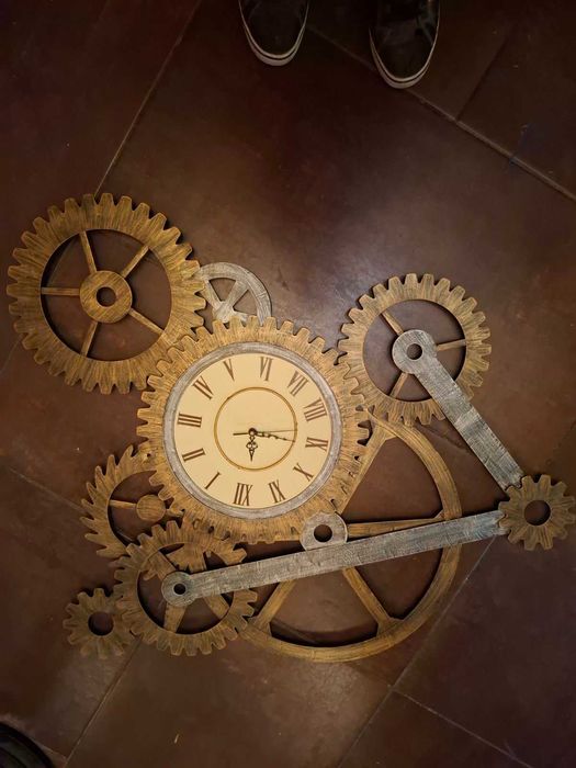 Ретро метален стенен часовник с римски числа