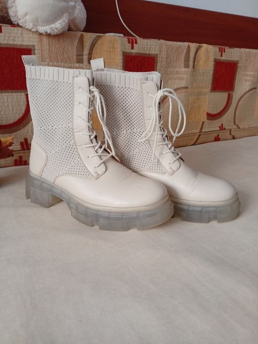 Красиви пролетно-есенни боти