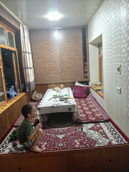 Yoʻl yuzida bozor yonida Chichiq 8mk 34 dom 3 xonali 2- Etaj oʻrtada