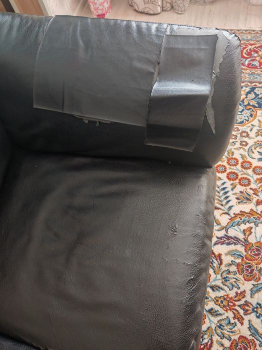 Диван кожаный...