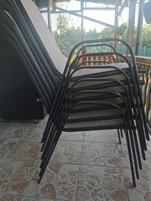 Градински стол с метална конструкция