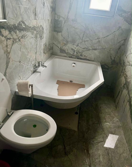 Vand teren cu casa nefinalizata