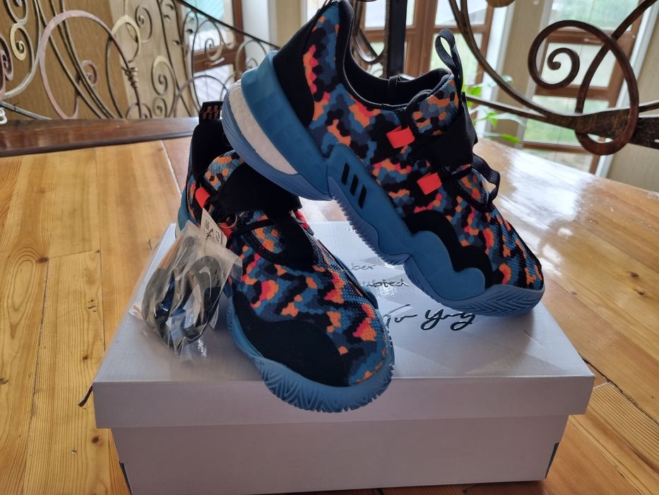Продаются оригинальные баскетбольные  кроссовки Adidas Trae Young 1
