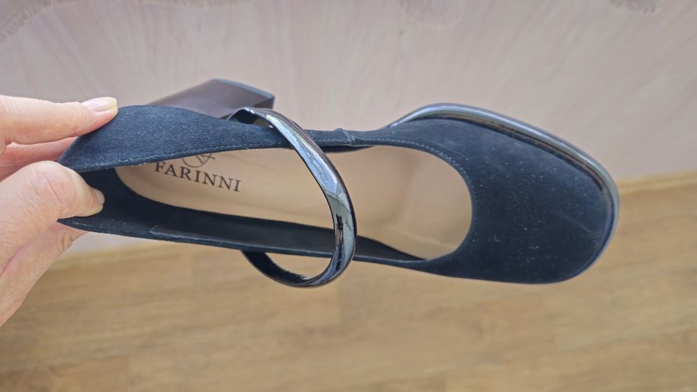 Продам замшевые туфли