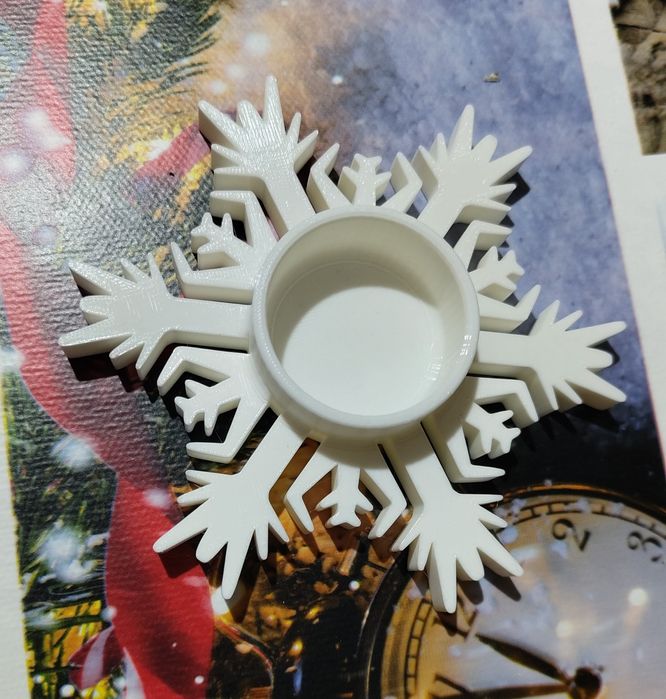 Коледна украса и стойки за свещи