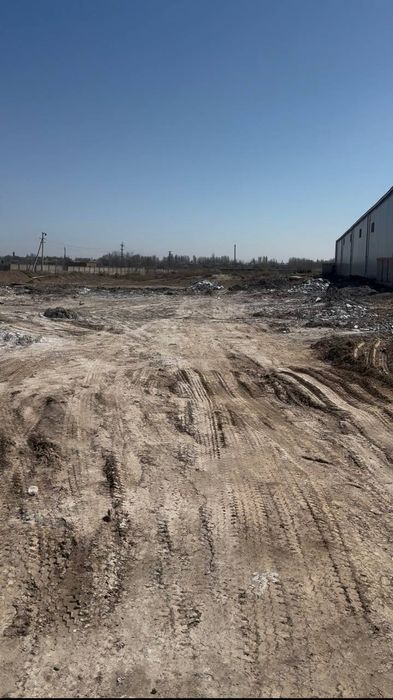 Продается нежилой объект в Янгиюле Таш. области. Ер сотилади 1 гектар