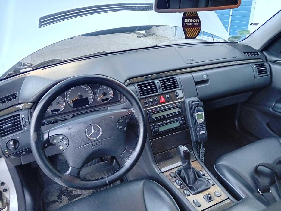 MERCEDES-BENZ E-Class 2002 — imagine 4
